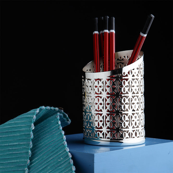 JAALI PEN HOLDER