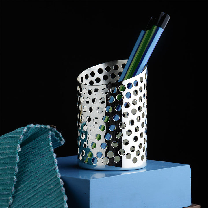 JAALI PEN HOLDER