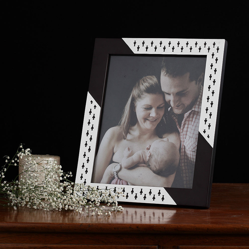 WOOD AND SILVER-PLATED PHOTO FRAME