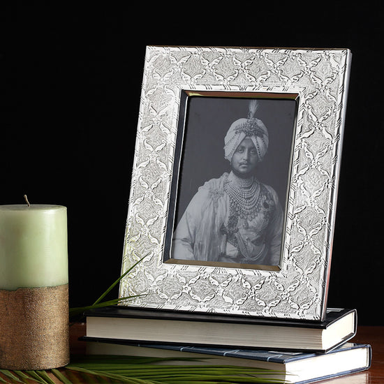 DESIGNED PHOTO FRAME