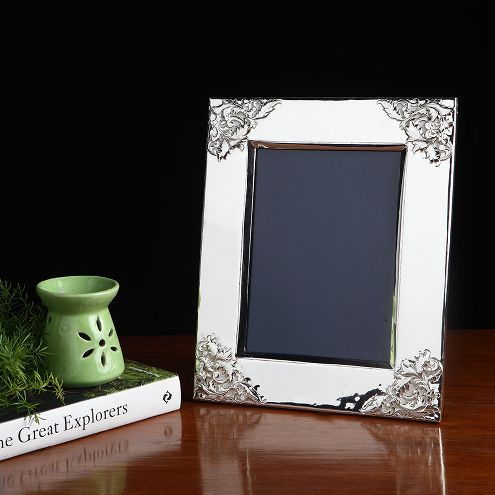 DESIGNED PHOTO FRAME