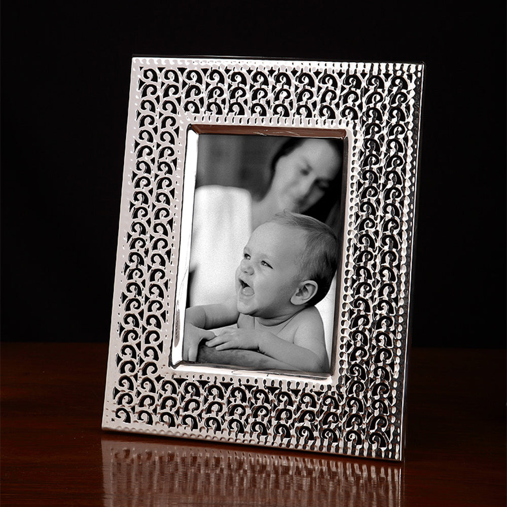 DESIGNED PHOTO FRAME