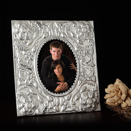 DESIGNED PHOTO FRAME