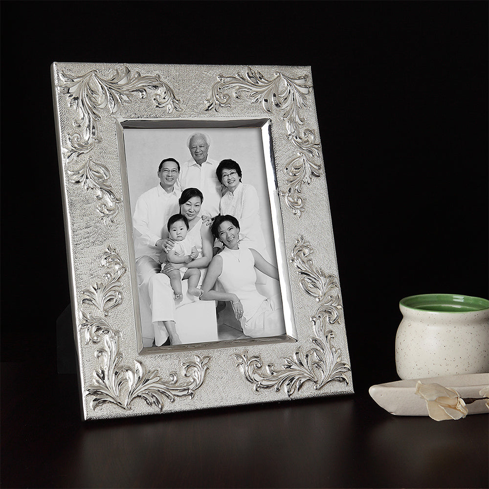 DESIGNED PHOTO FRAME