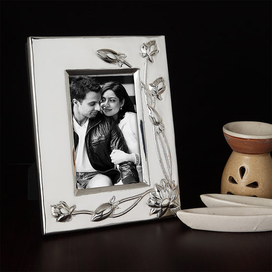 DESIGNED PHOTO FRAME