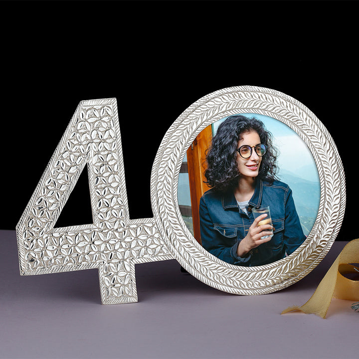 40-SHAPED PHOTO FRAME