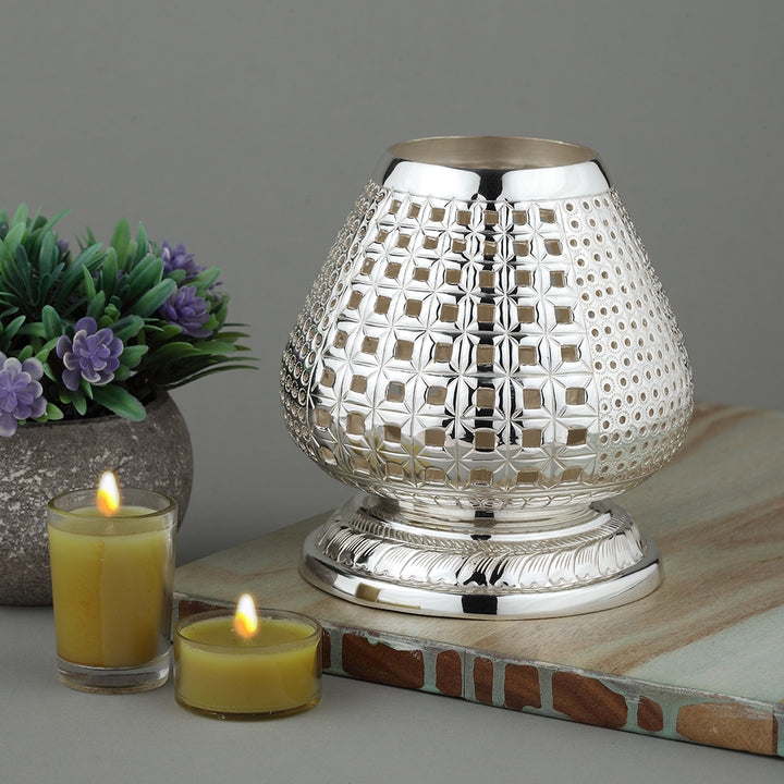 Sophisticated Silver-Plated Textured Candle Holder for Modern Interiors