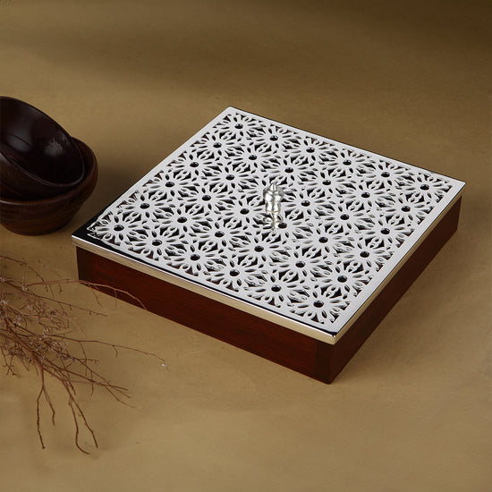 WOOD AND JAALI BOX