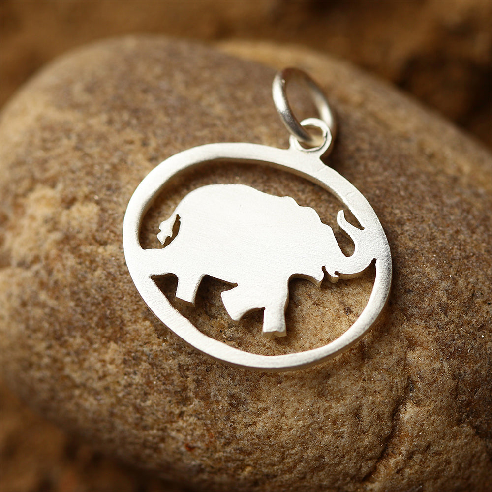 ELEPHANT - ROUND PENDANT